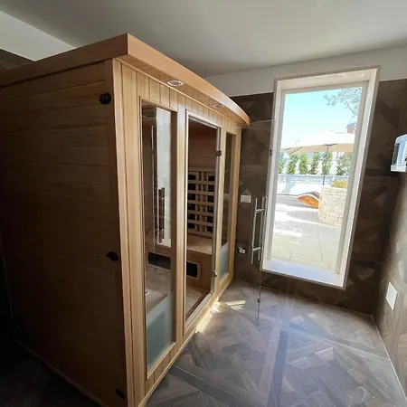 לינה וארוחת בוקר Casa Marfe 4*