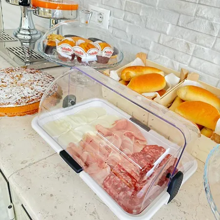 לינה וארוחת בוקר Casa Marfe 4*